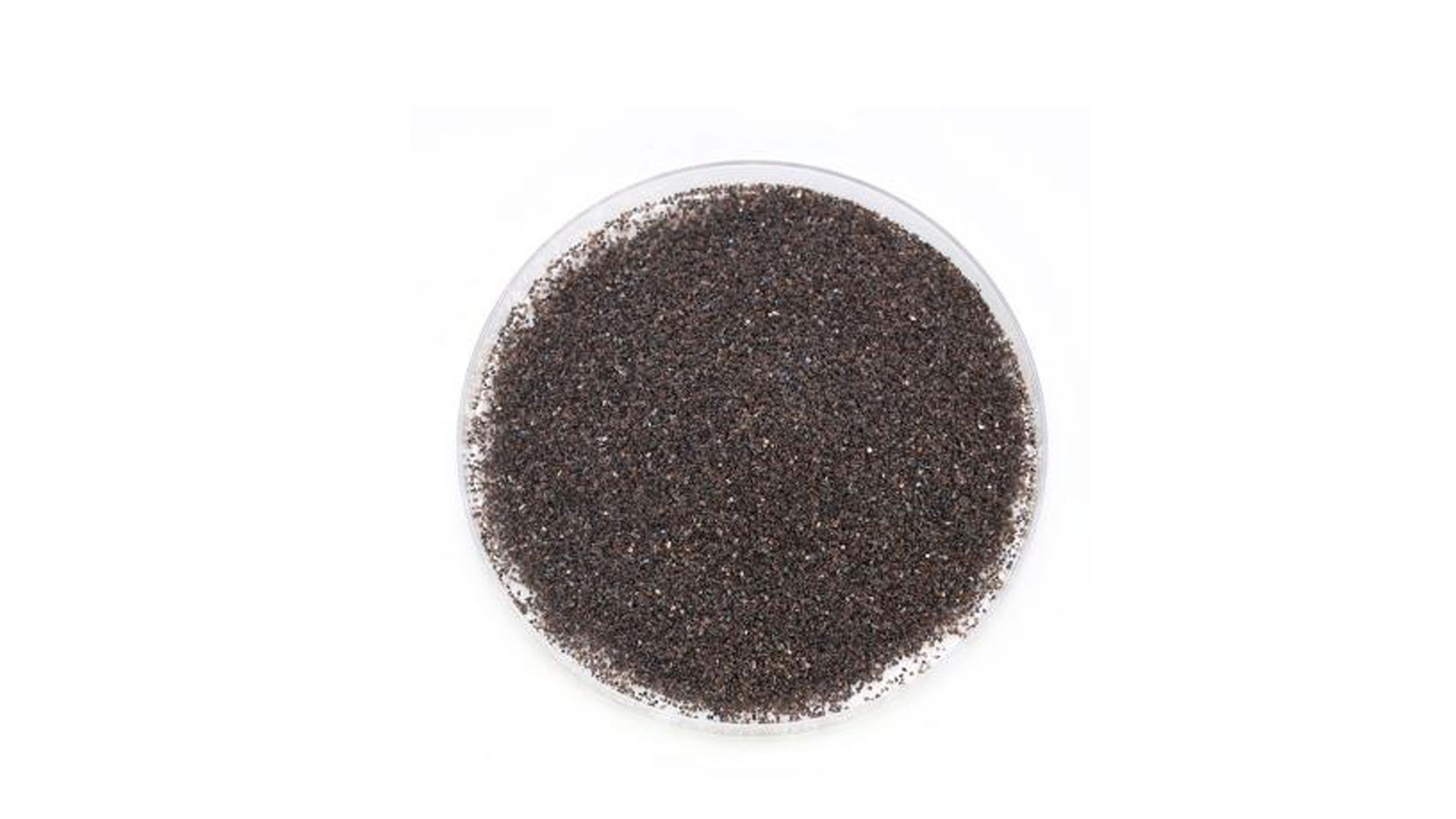 Calcined brown corundum at medium temperature